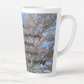 "She was hated at tea parties . . ." Latte Mug Latte Mok (Rechts)