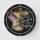 She Who Kneels Before God Design Ronde Klok (Voorkant)