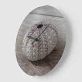 Shell bovenop een houten tafel grote klok (Hoek)