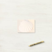 Shell dat in zand Lakt Post-it® Notes (Op bureau)
