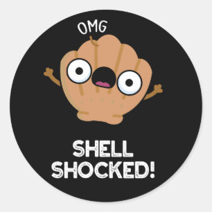 Shell liet Funny Seashell Pun Dark BG zien Ronde Sticker