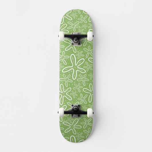 Shell Pattern on Spotted Background Skateboard (Voorkant)