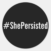 #ShePersisted, texte blanc sur les autocollants no
