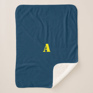 Sherpa Une couverture en polaire bleu foncé Monogramme