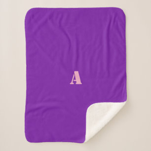 Sherpa Une couverture en toison violette Monogramme