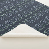 Sherpa Une couverture fleurie bleu marine (3/4)