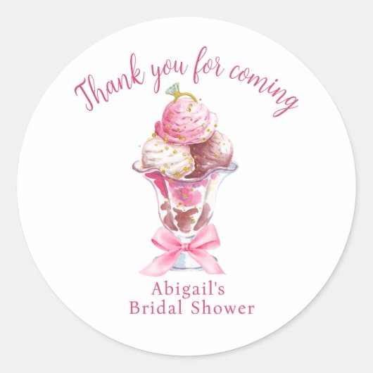 SHE'S BEEN SCOOPED UP BRIDAL SHOWER RONDE STICKER (Voorkant)
