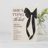 She's Tying The Knot Black Bow Bridal Shower  Kaart (Staand voorkant)