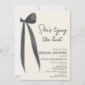 She's Tying the Knot Bow QR Code Bridal Shower Kaart (Voorkant)