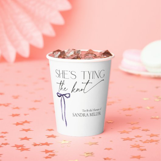 Shes Tying the Knot Paarse Bow Vrijgezellenfeest Papieren Bekers (Insitu)