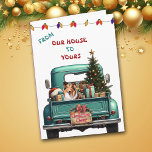 Shetland Sheepdog Retro Farm Truck Carte de Noël<br><div class="desc">Un pick-up bleu turquoise porte un arbre de Noël décoré et des paquets cadeaux sur le devant de cette jolie carte de Noël. Un beau Shetland Sheepdog surplombe la porte arrière. Un panneau en bois rustique sur le pare-chocs arrière dit "Cheer de Noël". En haut de la carte se trouve...</div>