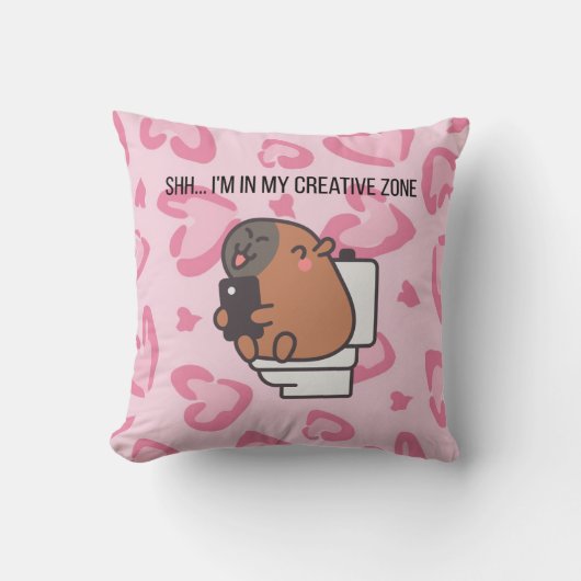 Shh… I’m in My Creative Zone | Funny Capybara Deco Kussen (Voorkant)