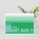 Shh Surprise Anniversaire Fête Invitation | Green (Debout devant)