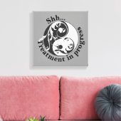 Shh Treatment in progress, Scrolling Yin en Yang Canvas Afdruk (Insitu (Woonkamer))