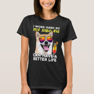 Shiba binnen ik werk hard, zodat mijn hond een bet t-shirt