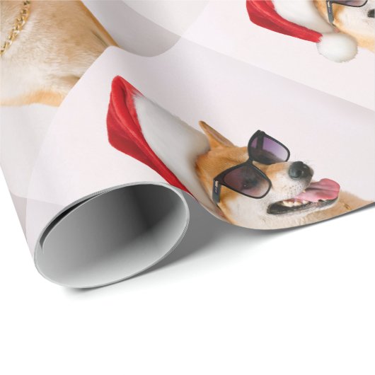Shiba Inu dog in Santa Claus red hats Cadeaupapier (Rol Hoek)