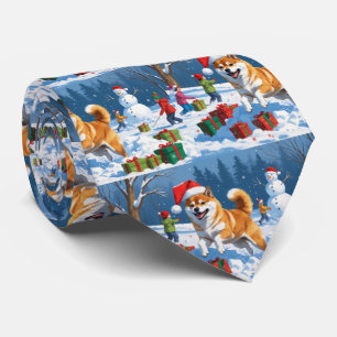 Shiba Inu loopt in de sneeuw met kerstmuts Stropdas