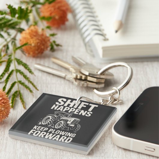 Shift Happens Keep Plowing Forward- Funny Tractor Sleutelhanger (Voorkant Rechts)