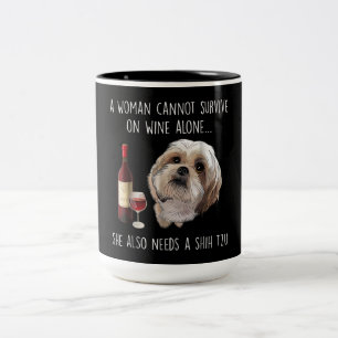 Shih Tzu   Een vrouw kan niet alleen op wijn overl Tweekleurige Koffiemok