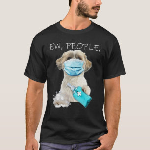 Shih Tzu Ew Mensen die een gezichtsmasker dragen T-shirt