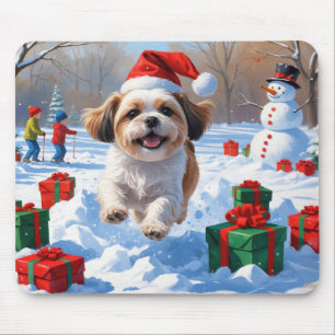 Shih Tzu hardlopen in de sneeuw met kerstmuts Muismat