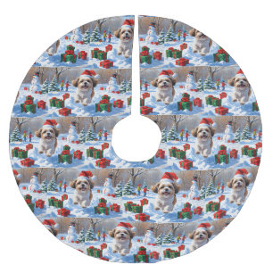 Shih Tzu hardlopend in de sneeuw met kerstmuts Kerstboom Rok