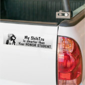 Shih Tzu is slimmer dan eerling student - grappig Bumpersticker (Op Truck)