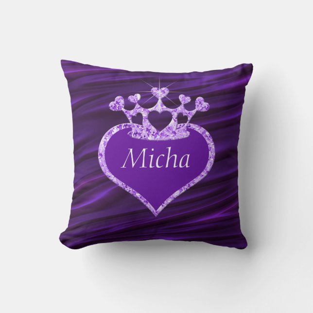 Shimmery Creased Paars Satin Crown Monogram Kussen (Voorkant)