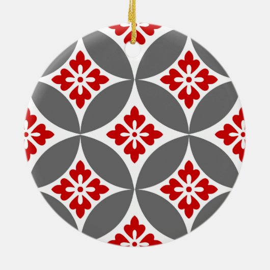 Shippo met bloemmotif, rood, wit en grijs keramisch ornament (Achterkant)