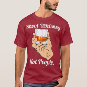 Shoot Whiskey, niet mensen die Pistool willen best T-shirt