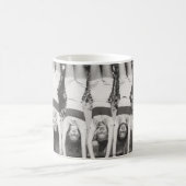 Showgirls op aap bars, speels design. koffiemok (Center)