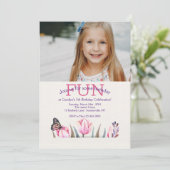 Showy Butterfly Foto Verjaardag Uitnodiging (Staand voorkant)