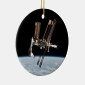 Shuttle Docks met het internationale ruimtestation Keramisch Ornament (Rechts)