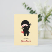 Shy Blushing Ninja Holding Origami Paper Heart Feestdagenkaart (Staand voorkant)