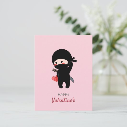 Shy Blushing Ninja Holding Origami Paper Heart Feestdagenkaart (Staand voorkant)