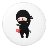Shy Blushing Ninja Holding Origami Paper Heart Keramische Knop (Voorkant)