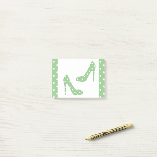 Si la chaussure adapte des notes de post-it (Sur un bureau)