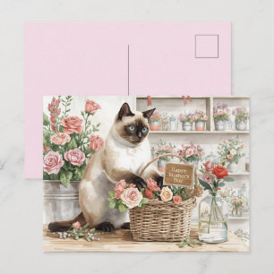 Siamese kat arrangeert bloemen voor Moederdag Briefkaart