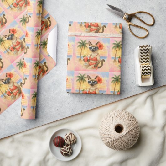Siamese kat draagt zonnebril op het strand cadeaupapier (Crafts)
