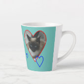 Siamese kat in hartstilte. Licht blauwe latte Mok (Rechts)