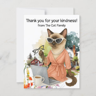 Siamese kat stuurt bericht via laptop briefkaart
