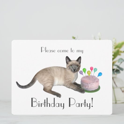 Siamese Kitten Anniversaire Fête Invitation (Debout devant)