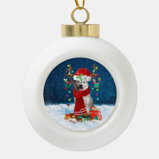 Siberian Husky met kerstcadeaus Keramische Bal Ornament (Voorkant)