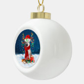Siberian Husky met kerstcadeaus Keramische Bal Ornament (Rechts)