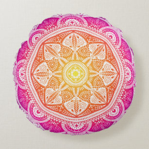 Sierbloemen mandala: kleurrijke vintage. rond kussen