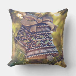 Sierkussen met kerstbal