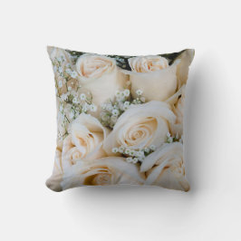 Sierkussen mooie rode en witte rozen