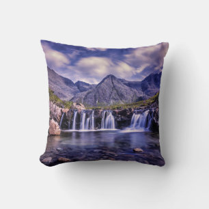 Sierkussen van de prachtige waterval