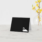 Sierlijke witte zwaan op zwarte blanco notitiekaar kaart (Gele Bloem)