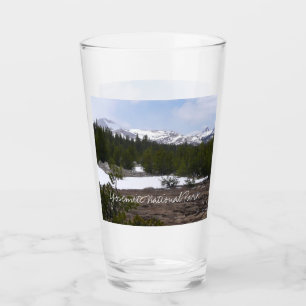 Sierra Nevada bergen en sneeuw op Yosemite Glas
